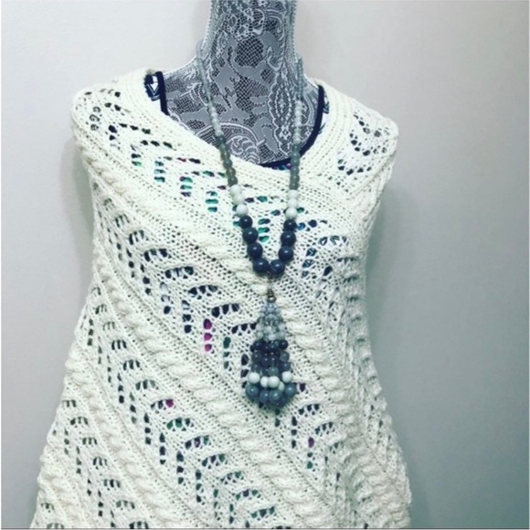 New women’s hand knit , wool , white , lace poncho size S/M - Picture 2 of 8